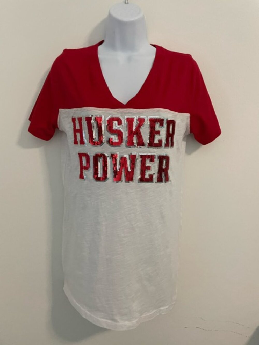 Pink Victoria Secret HUSKER POWER v-neck s/s t-shirt sequin Large EUC